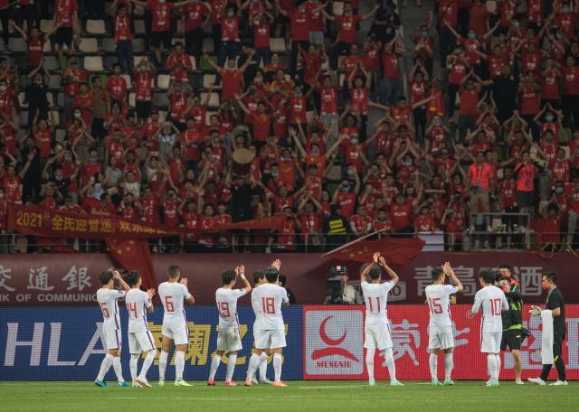 九游体育app下载-国足移师迪拜中超躺枪 联赛或推迟有人欢喜有人愁